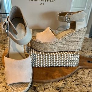 Marc Fisher platform sandal !